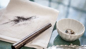 makeup-stain-feature